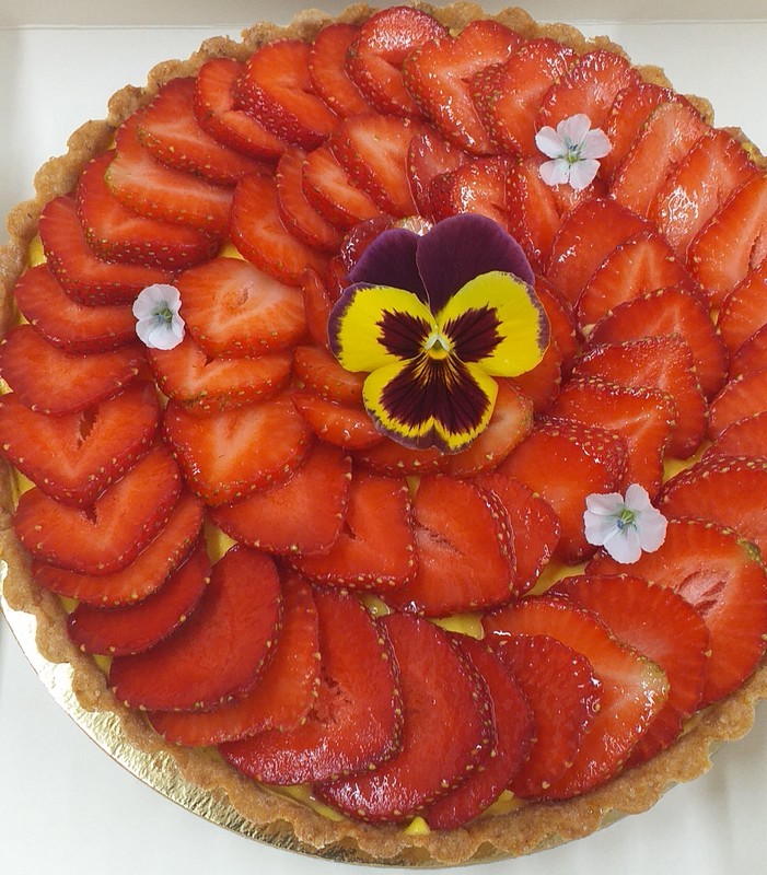 TARTE FRAISES MOUSSE VANILLE SAFRAN 4 PERSONNES